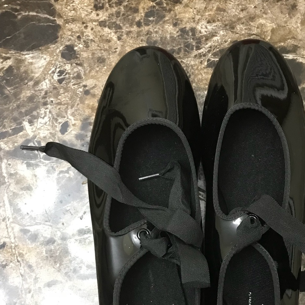 Tap dancing shoes size 9.new